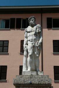 Standbeeld van Hercules door Jacopo Sansovino, Brescello, Provincie Emilia Romagna, Italië