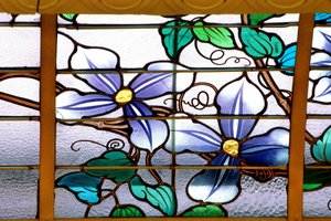 Nancy (departement 54), Art Nouveau, La verriere aux Clematites (1901) - detail, Glas-in-lood door Jacques Gruber (1870-1936), bij Credit Lyonnais, rue St Georges