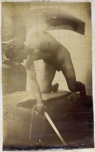 Studie van een mannelijk naaktmodel, op de knieën met een zwaard en schild in de handen door Jacques Lalaing (attributed to)