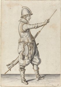 Elegant geklede soldaat die zijn caliver aanstampt door Jacques de Gheyn II