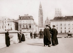 Priesters, Antwerpen, 1898 door James Batkin