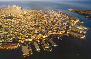 Luchtfoto van Oud Havana, Havana Haven, het Canal del Puerto, de Bahia de la Habana door James L Stanfield