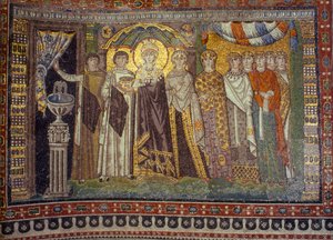Mozaïeken tonen keizerin Theodora geflankeerd door haar bedienden. San Vitale Kerk, Ravenna, Italië