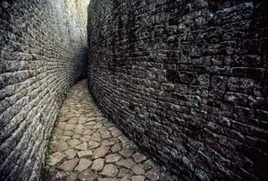 De ruïnes van Groot Zimbabwe werden gebouwd tussen 1250 n.Chr.