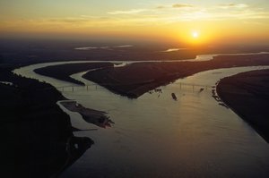 Schemering luchtfoto van de samenvloeiing van de Ohio en Mississippi-rivieren. Cairo, Illinois