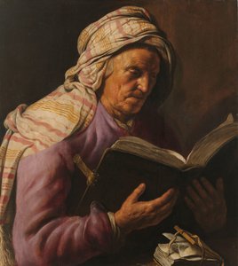 Oude vrouw die leest