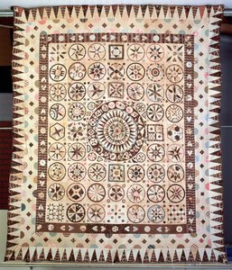 Patchwork bedsprei, Ierland, 1850-60 door Jane Pizar
