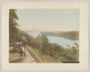 Biwa Meer vanaf Ishiyama, Shiga Prefectuur, Japan (handgekleurde zwart-wit foto)