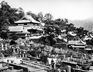 Begraafplaats van de Honrenji Tempel in Chikugo-machi, Nagasaki, ca. 1860-80 door Japanese Photographer