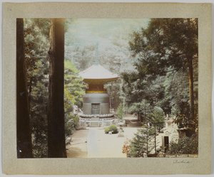 Ikegami Boeddhistische tempel, Tokyo, Japan (handgekleurde zwart-wit foto)