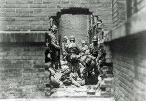 Japanse soldaten betrokken bij straatgevechten in Shanghai, China, 1937