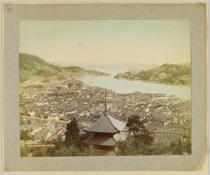 Onomichi-stad, Japan (handgekleurde zwart-wit foto) door Japanese Photographer