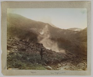 Owakudani, Hakone, Kanagawa Prefectuur, Japan (handgekleurde zwart-wit foto) door Japanese Photographer