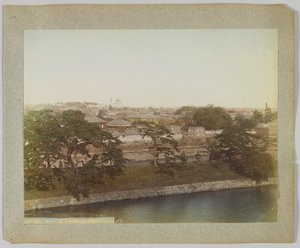 Stad Tokio vanaf het Keizerlijk Paleis, Japan (handgekleurde zwart-wit foto) door Japanese Photographer