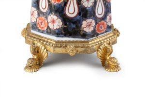 Een zeldzame elegant gemonteerde Imari koffiepot en deksel