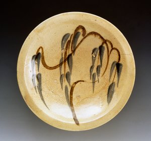 Emaille aardewerk bord gebruikt door nishin-zara verkopers (gestoofde haring) versierd met wilgenboom door Japanese School