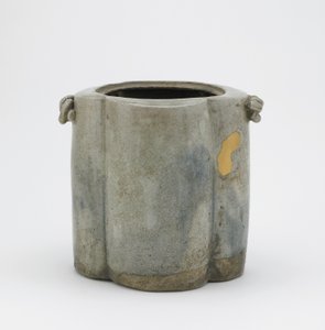 Vierlobige theeceremonie waterpot met twee handvatten, Gifu prefectuur, Edo periode, midden 17e eeuw door Japanese School
