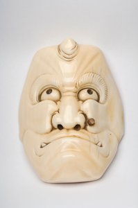 Okimono masker gesneden als een personage uit het Kabuki of ander theater
