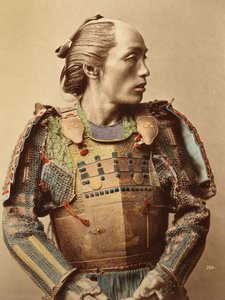 Portret van een samoerai van het oude Japan met volledige lichaamsbepantsering, 1890 door Japanese School