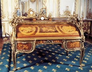 Louis XV stijl: Het kantoor van de koning (foto) door Jean Henri Riesener