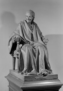 Zittende sculptuur van Voltaire (1694-1778)