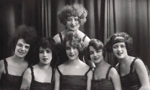 Een dans- of theatergroep, ca. 1900-1929