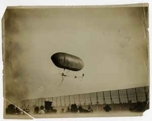 Luchtschip "California Arrow" door Jessie Tarbox Beals
