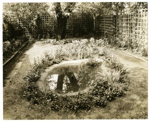 Tuin van mevrouw W H Wells 265 W 11th, Greenwich Village, New York, VS, ca. 1936-37 door Jessie Tarbox Beals
