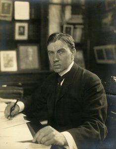 John Finley, redacteur NY Times door Jessie Tarbox Beals