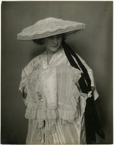 Jumble Bros?, Lingerie hoed en mof, ca. 1905-11