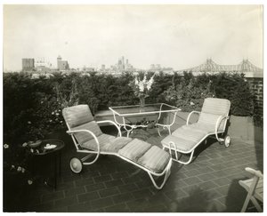 Mevr. Alice Woodward Rhinehardt, 400 E 52 St, New York, USA, ca. 1905-40