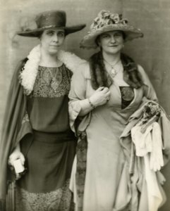 Mevrouw Coolidge & haar vriendin mevrouw Frances Parkinson Keyes, 1924 door Jessie Tarbox Beals