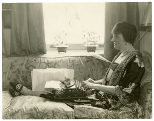 Mevrouw Emily Post, auteur van Etiquette, ca. 1926-28