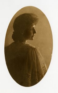 Ovaal portret van vrouw, ca. 1905-40