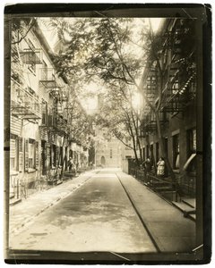 Patchin Place, vanaf 10th Street, New York, VS door Jessie Tarbox Beals