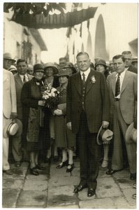 President Hoover - mevrouw Hoover met boeket, c.1928-32