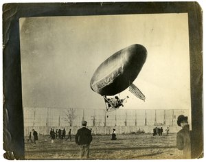 "Ville de St Mande" luchtschip door Jessie Tarbox Beals