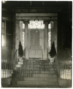 Vrouwenstad Club Deur, Boston, VS, ca. 1902-10 door Jessie Tarbox Beals