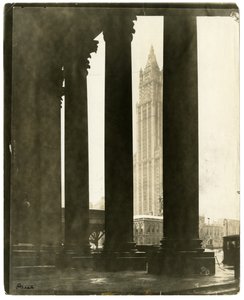 Woolworth Gebouw, de torenhoge spits gebouwd met stuivers en dubbeltjes, New York, VS, c.1914-40 door Jessie Tarbox Beals