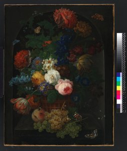 Een mand met bloemen en fruit