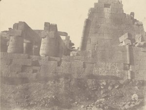 [Karnac, Hypostyle Hal, Noordelijke Muur, Buitenkant, Nr. 1 bis] door John Beasley Greene