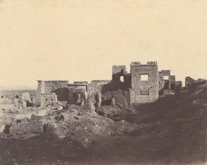 Médinet Habou. Gezicht vanaf de ingang van het Paleis van Ramsès Méiamoun