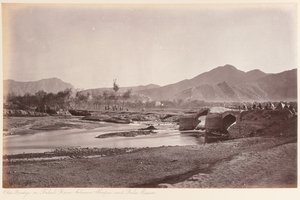 De oude brug over de Kabul-rivier door John Burke