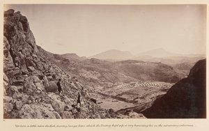 Uitzicht vanaf iets onder het fort, toont Sunga van waaruit de vijand een zeer hinderlijk vuur op de oprukkende colonnes hield, 1878