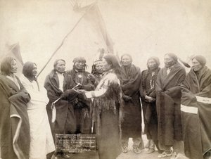 Indiaanse stamhoofden in Deadwood, South Dakota, 1891 door John C. H. Grabill