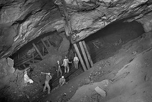 Ondergrondse Mijnbouw, Dolcoath, Cornwall door John Charles Burrow