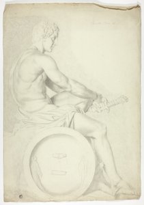 Na antiek beeldhouwwerk van zittende figuur met zwaard