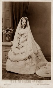 Prinses Alexandra van Denemarken in haar trouwjurk voor haar huwelijk met de Prins van Wales, de toekomstige Koning Edward VII
