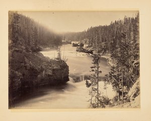 Stroomversnellingen van de Yellowstone boven de watervallen door John K. Hillers