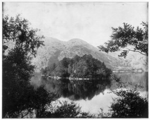 Ellens Isle, Loch Katrine, Schotland, eind 19e eeuw door John L. Stoddard